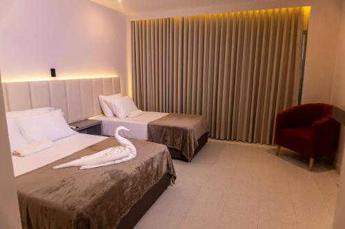1 double bed, 1 twin bed