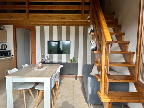 Konyha, La casa sul parco in Aviatico