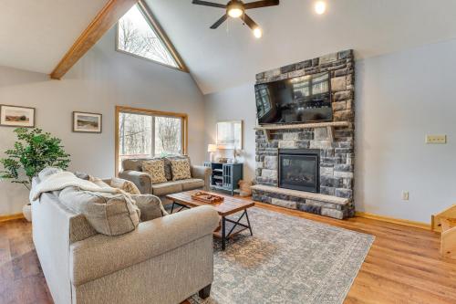 Albrightsville Escape with Game Room and Deck! in Albrightsville, USA