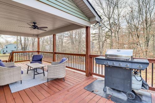 Albrightsville Escape with Game Room and Deck! in Albrightsville, USA