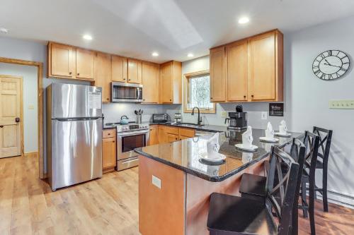 Albrightsville Escape with Game Room and Deck! in Albrightsville, USA