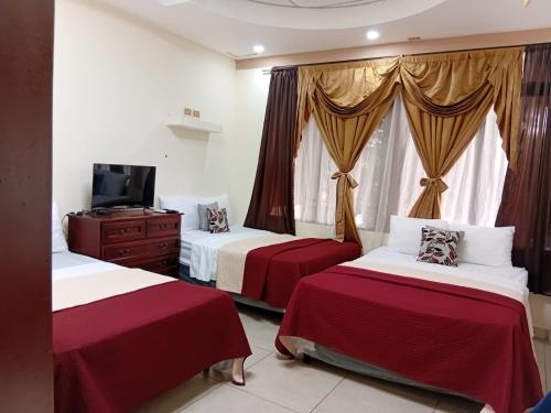 3 twin beds