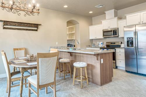 Beautiful Views of Stars & Mtns! Littlefield Home in Littlefield (AZ)