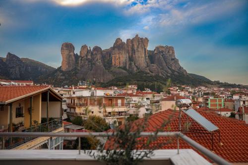 Rock State View - Unique Overlooking Meteora Flat