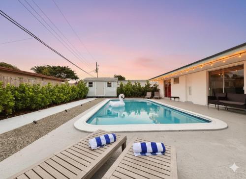 Private Pool Villa Tropical Retreat Near Beach – khách sạn tại Đồi Lauder