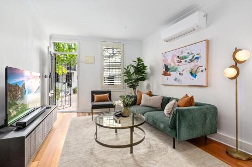 Stylish 2-Bed Surry Hills Terrace with Courtyard Balcony & BBQ - main image