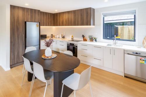 مطبخ, Modern Family-Friendly Home Near St Albans Park in Mairehau