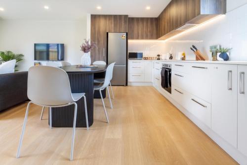 مطبخ, Modern Family-Friendly Home Near St Albans Park in Mairehau