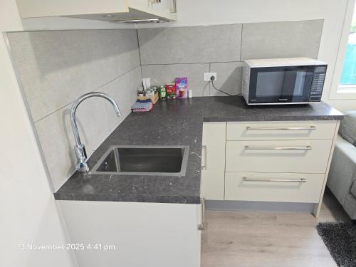Manuki Tiny Retreat - Private stay Christchurch in Templeton