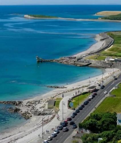 Kathleen's Apartment includes Car Parking in Barna