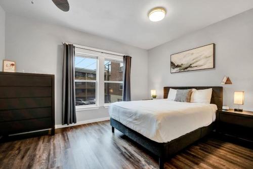 Extended Stay Comfort with Fast WiFi Downtown - image 2