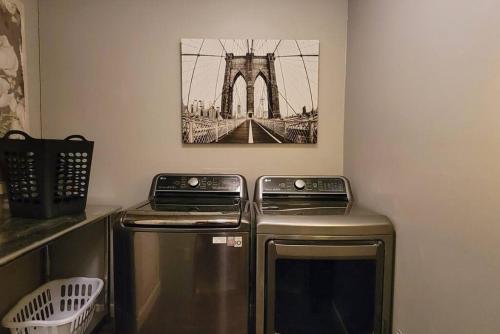 Extended Stay Comfort with Fast WiFi Downtown - image 3