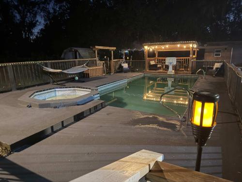 Farmhouse Oasis w Pool Heated Spa Treehouse and Game Room Located Centrally off I-4 in Plant City (Florida)