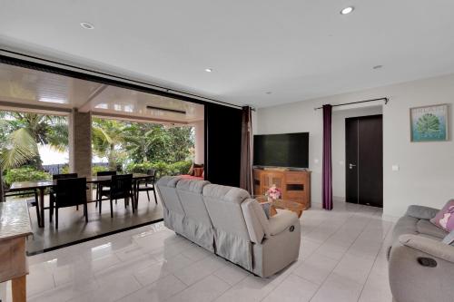 Tahiti beach house in Arue