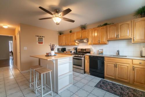 The Boulevard Stay! 25 mins to NYC! Spacious 2BR! in Harrison (NJ)