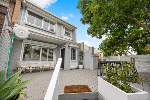 Hazy Shores Escape - Breezy Coastal Stay near Henley Square – khách sạn tại Bãi biển Henley