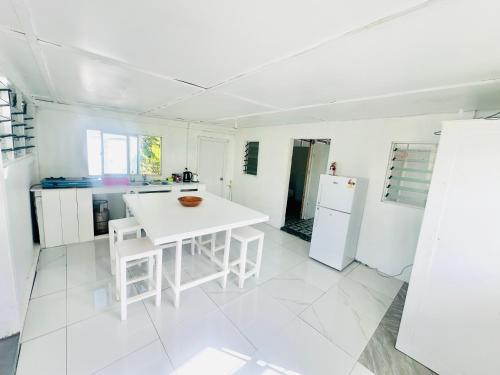 Tonga Airport Cottage - Private Twin Room in Fua‘amotu