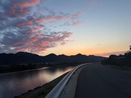 STEP HOUSE -The river side-