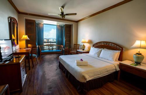 room detail thumbnail 1