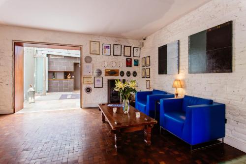 Ice House Hotel - image 5