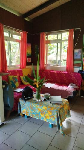 Haut de Baie de Cook Moorea 6 nuits minimum in パオパオ