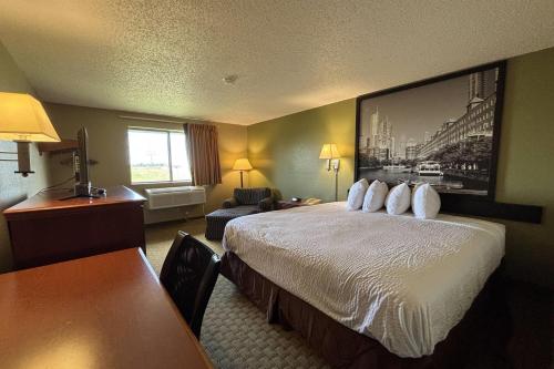 Super 8 by Wyndham Pontiac - image 6