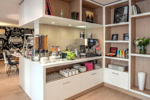 Citadines Montmartre Paris - image 14