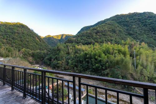 GuCHI Luxury Mountain B&B in okrožke Tong Lu