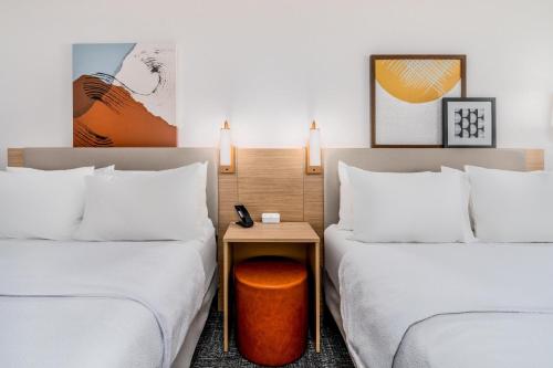2 queen beds