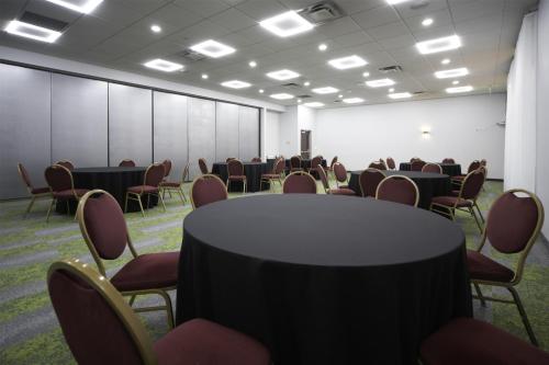 Ashmore Inn and Suites Amarillo - image 8