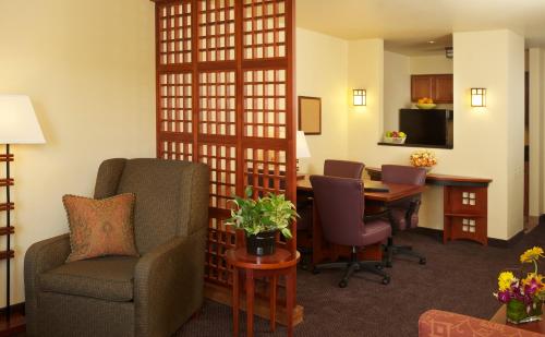 Larkspur Landing Renton-An All-Suite Hotel