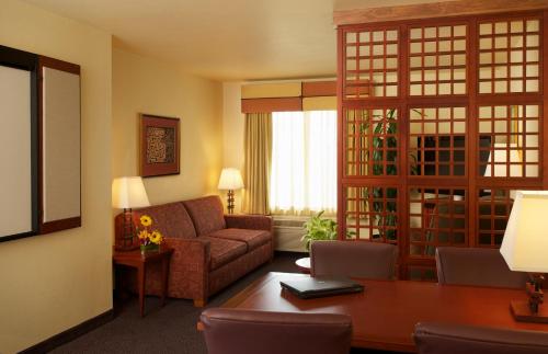 Larkspur Landing Renton-An All-Suite Hotel