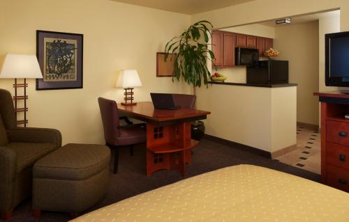 Larkspur Landing Renton-An All-Suite Hotel