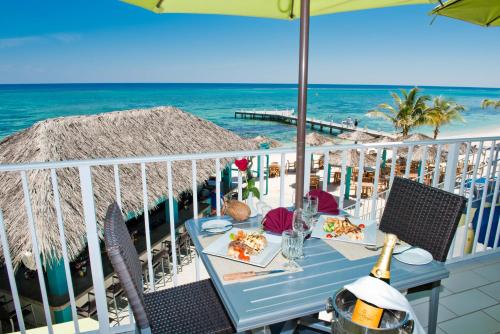 Restaurant, Wyndham Reef Resort, Grand Cayman in East End