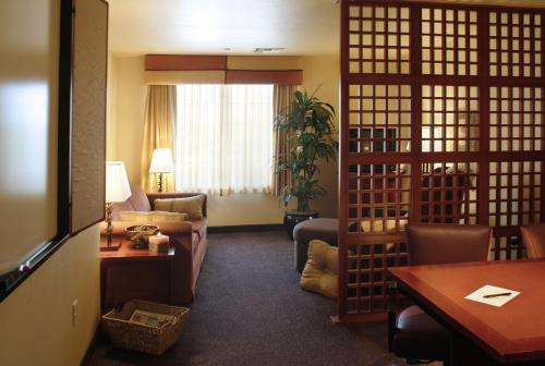 Larkspur Landing Roseville-An All-Suite Hotel