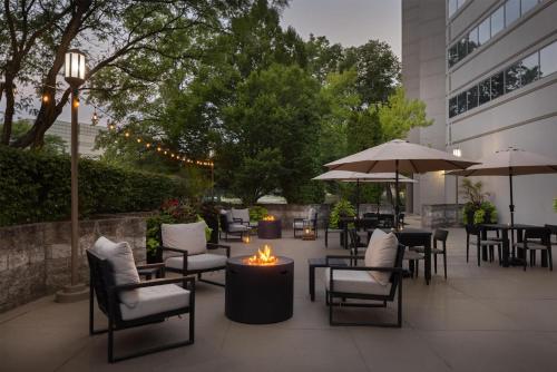 設施, 底特律特洛伊奧本山希爾頓大使套房酒店 (Embassy Suites by Hilton Detroit Troy Auburn Hills) in 特洛伊