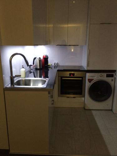 厨房, Valentine's White Lux in 库尔迪加