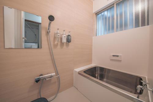 Private house near Umeda, limited to one group per day entire house 6 min walk to Nakazakicho station