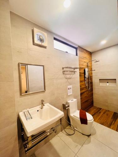 room detail thumbnail 2