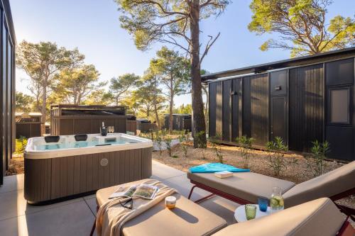 Ümbrus, Pinadria Camping Resort  in Baska Voda