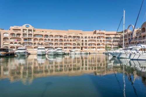 Résidence Pierre et Vacances Le Port - Hôtel - Hyères
