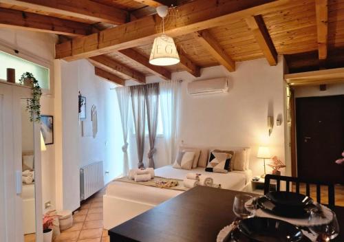 ACasaDiFranci attico con dehor privato, wifi e metro a 4 min da piedi