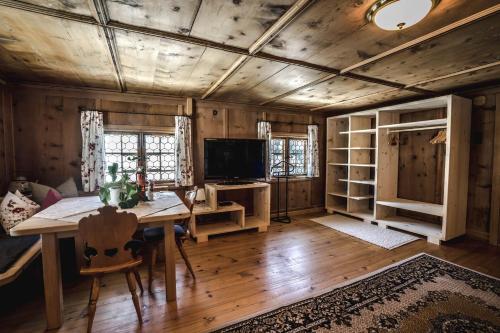 المرافق, Haus Lucas Tschofen in جاشورم