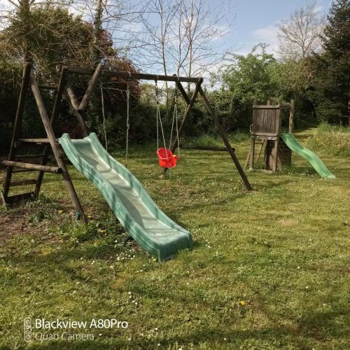 Relaxing countryside cottage in Hanc