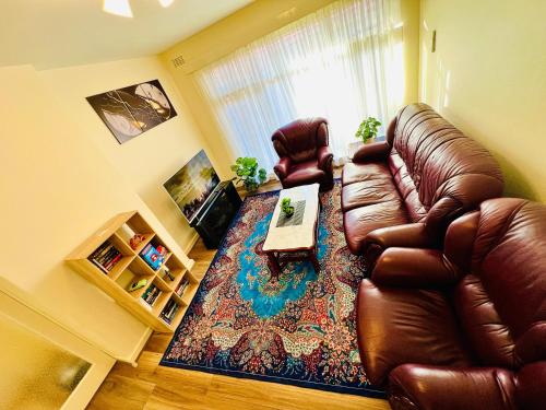 صالة مشتركة/ منطقة التلفزيون, Spacious and cosy 2BR in Balwyn in Balwyn