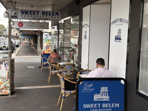 MetaWiseBnB 2BR Industrial Charm in Petersham - image 9