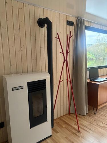Luxurious houseboat for up to 4 people in Dausenau