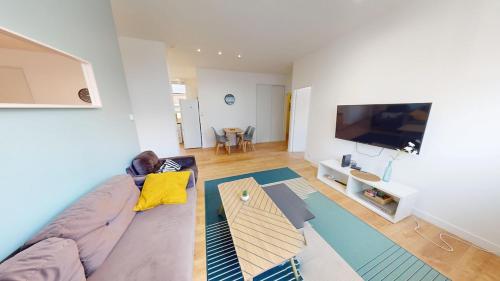 Central Apartment 4 Bedrooms Auguste Comte