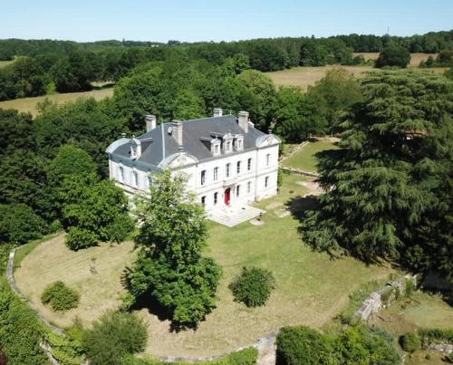 Dordogne Chateau with Pool & Garden Sleeps 14 villa in Brantôme