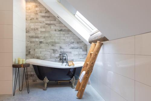 Fürdőszoba, Apartamenty Wiśniowe Wzgórze - strefa SPA oraz parking w cenie pobytu - spokojna okolica (Apartamenty Wisniowe Wzgorze - strefa SPA oraz parking w cenie pobytu - spokojna okolica) in Muszyna városközpont